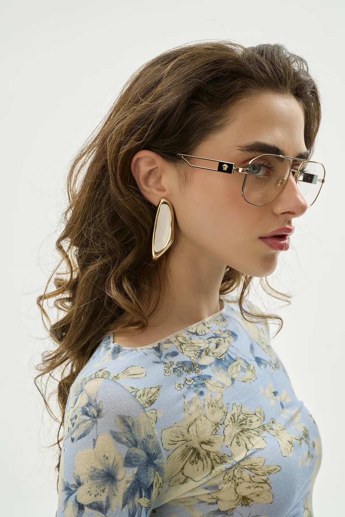 Gold Ekru Küpe